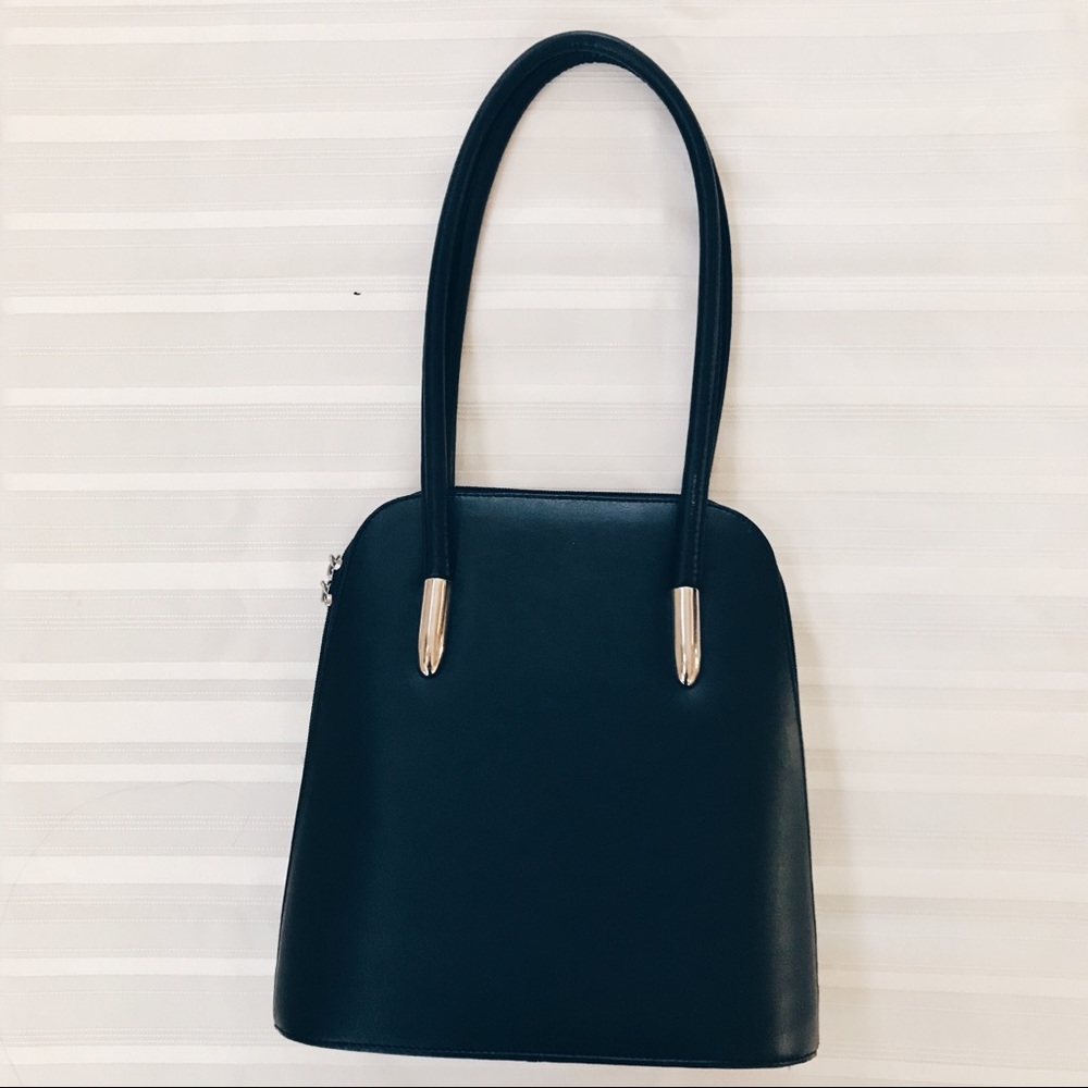 black purse / shoulder bag